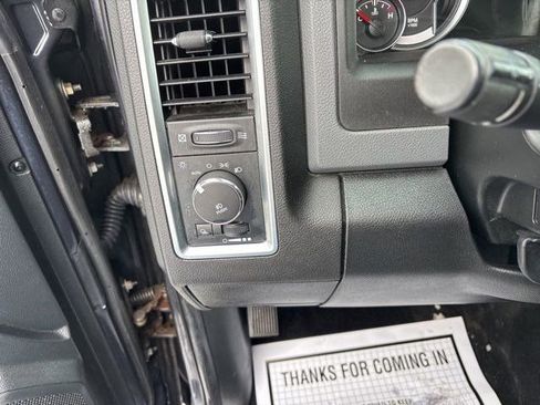 Used 2017 RAM 1500 Classic SLT w/ SLT Plus D￩cor Group image 19