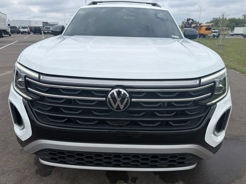 Used 2024 Volkswagen Atlas Peak Edition SE AWD/4WD image 3