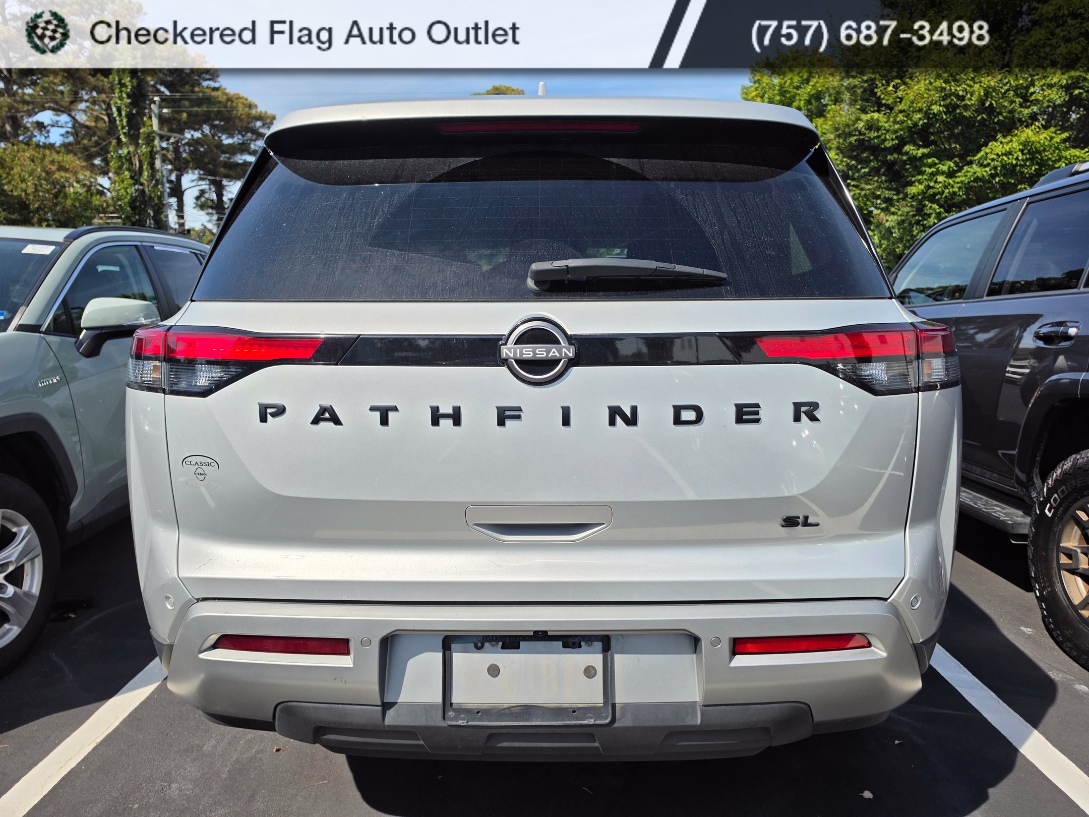 Used 2022 Nissan Pathfinder SL w/ SL Black Package FWD image 5
