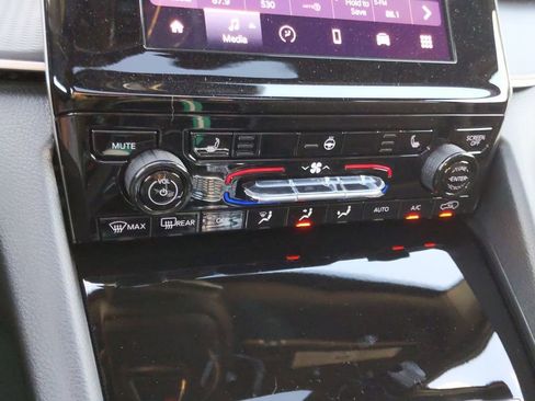 New 2025 Jeep Grand Cherokee L Laredo w/ Luxury Tech Group I RWD image 38
