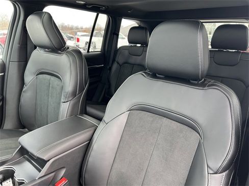 New 2026 Jeep Grand Cherokee Altitude image 12