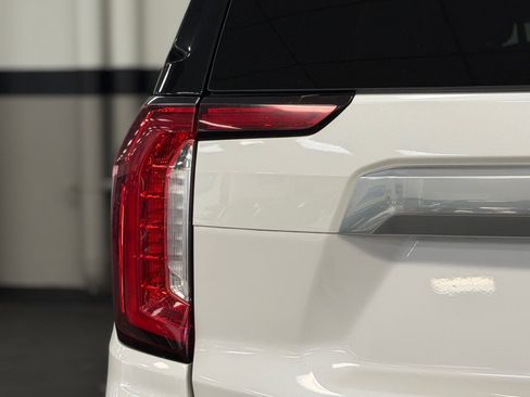 Used 2022 GMC Yukon XL Denali AWD/4WD image 13