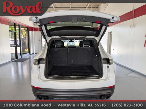 Used 2022 Porsche Cayenne AWD/4WD image 12