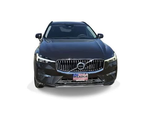 Used 2022 Volvo XC60 B5 Momentum image 3