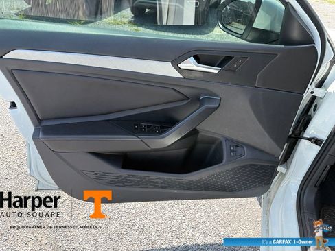 Used 2024 Volkswagen Jetta SE FWD image 19