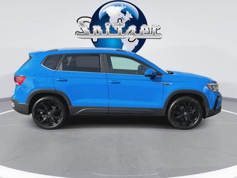 Used 2023 Volkswagen Taos SE w/ Panoramic Sunroof Package image 10