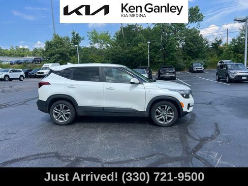 Used 2021 Kia Seltos LX AWD/4WD image 4