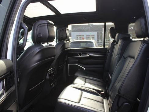 Used 2024 Jeep Wagoneer 4WD w/ Premium Group I image 26