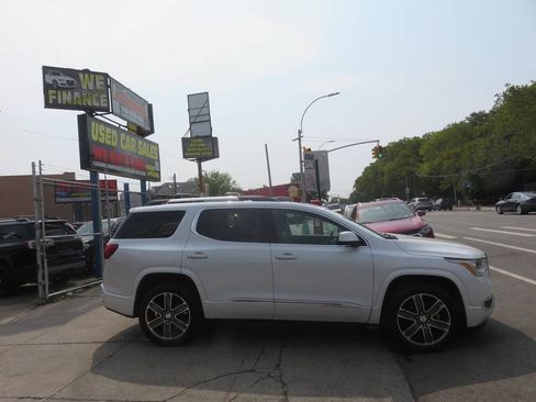 Used 2019 GMC Acadia Denali w/ Technology Package AWD/4WD image 9