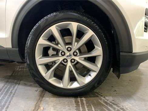 Certified 2023 Ford Explorer Platinum w/ Technology Package image 9