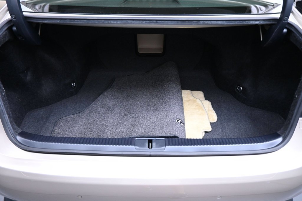 Used 2015 Lexus ES 350 w/ Premium Package FWD image 17