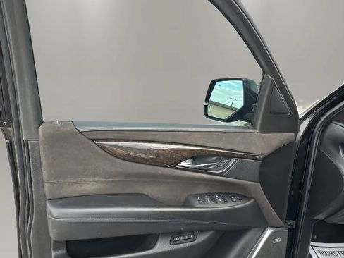 Used 2016 Cadillac Escalade Platinum RWD image 11