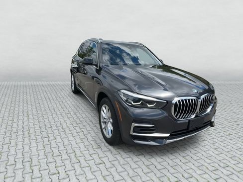 Certified 2022 BMW X5 xDrive40i w/ Premium Package AWD/4WD image 2