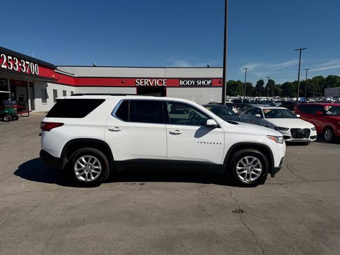 Used 2019 Chevrolet Traverse LT FWD image 2