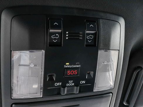 Used 2021 Lexus GX 460 Luxury w/ Off Road Package AWD/4WD image 34