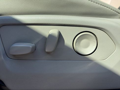 Used 2024 GMC Sierra 3500 SLT w/ SLT Premium Package image 23