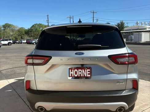 Used 2024 Ford Escape SE image 5