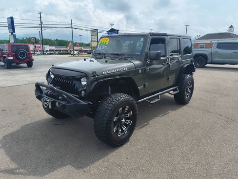 Used 2015 Jeep Wrangler Unlimited Rubicon w/ Connectivity Group AWD/4WD image 13