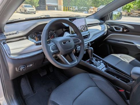 Used 2023 Jeep Compass Limited AWD/4WD image 12