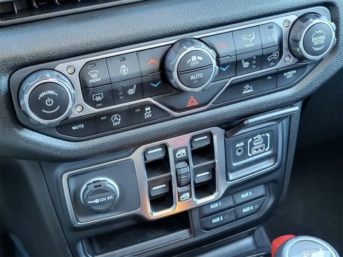 Used 2025 Jeep Wrangler Sport S image 17