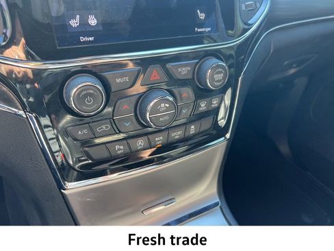 Used 2021 Jeep Grand Cherokee Limited image 12