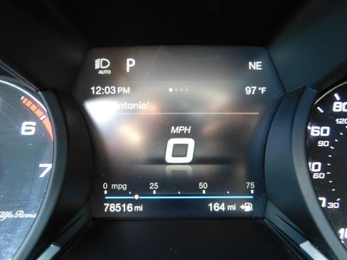 Used 2018 Alfa Romeo Stelvio AWD image 29