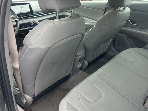 Used 2025 Hyundai Elantra SEL image 11