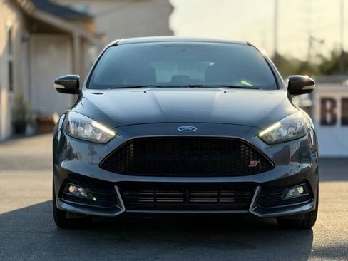 Used 2017 Ford Focus ST FWD image 3