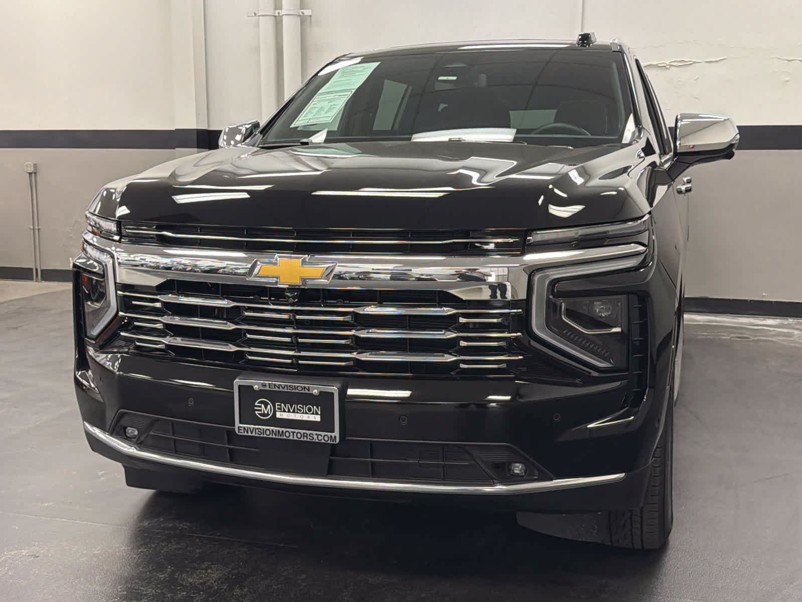 Used 2025 Chevrolet Suburban Premier w/ Sun And Tow Package AWD/4WD image 5