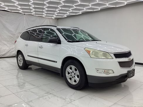 Used 2009 Chevrolet Traverse LS FWD image 3