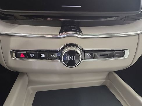 New 2026 Volvo XC60 B5 Ultra w/ Protection Package Premier AWD/4WD image 15