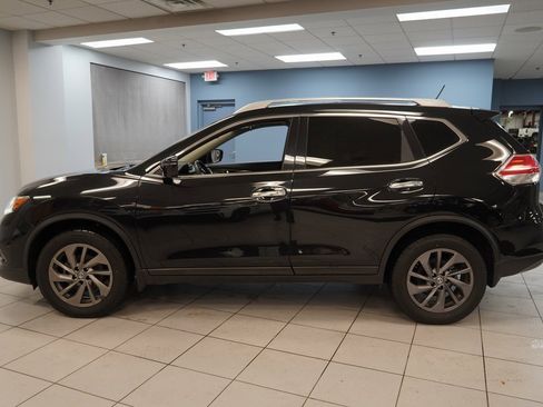 Used 2016 Nissan Rogue SL w/ SL Premium Package image 2