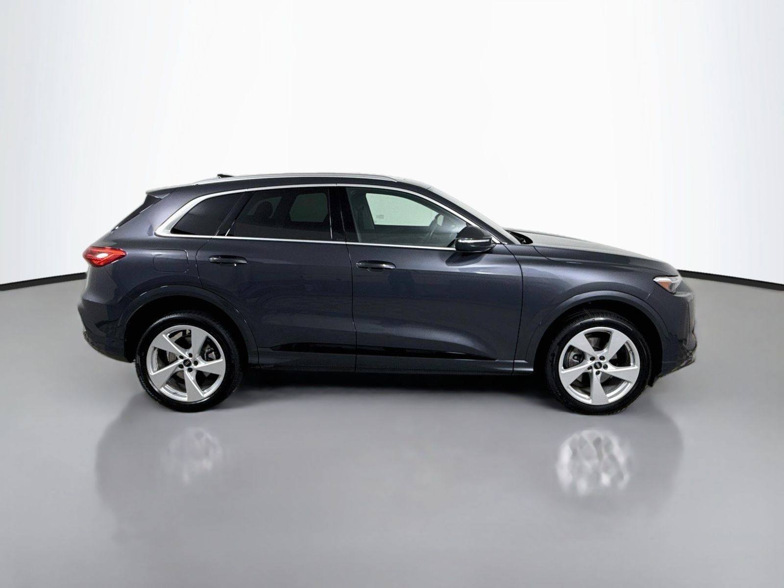 Certified 2025 Audi Q5 Premium w/ Premium Plus AWD/4WD image 8