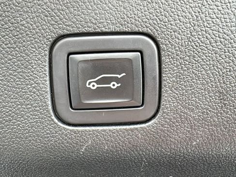Certified 2023 Chevrolet Suburban High Country AWD/4WD image 34