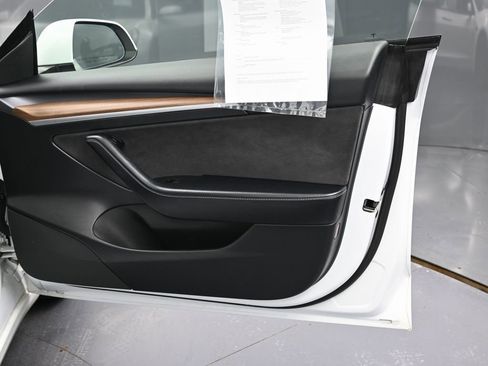 Used 2023 Tesla Model 3 Standard Range image 40