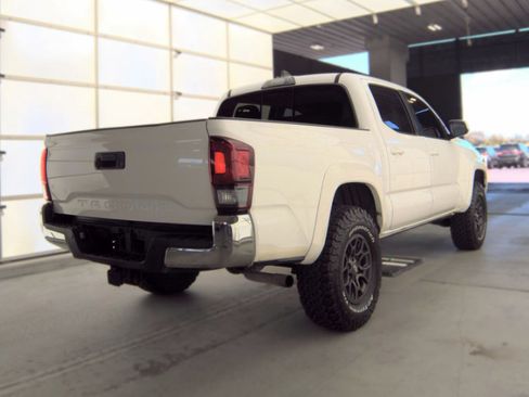 Used 2018 Toyota Tacoma SR5 RWD image 4