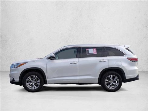 Used 2015 Toyota Highlander XLE FWD image 8