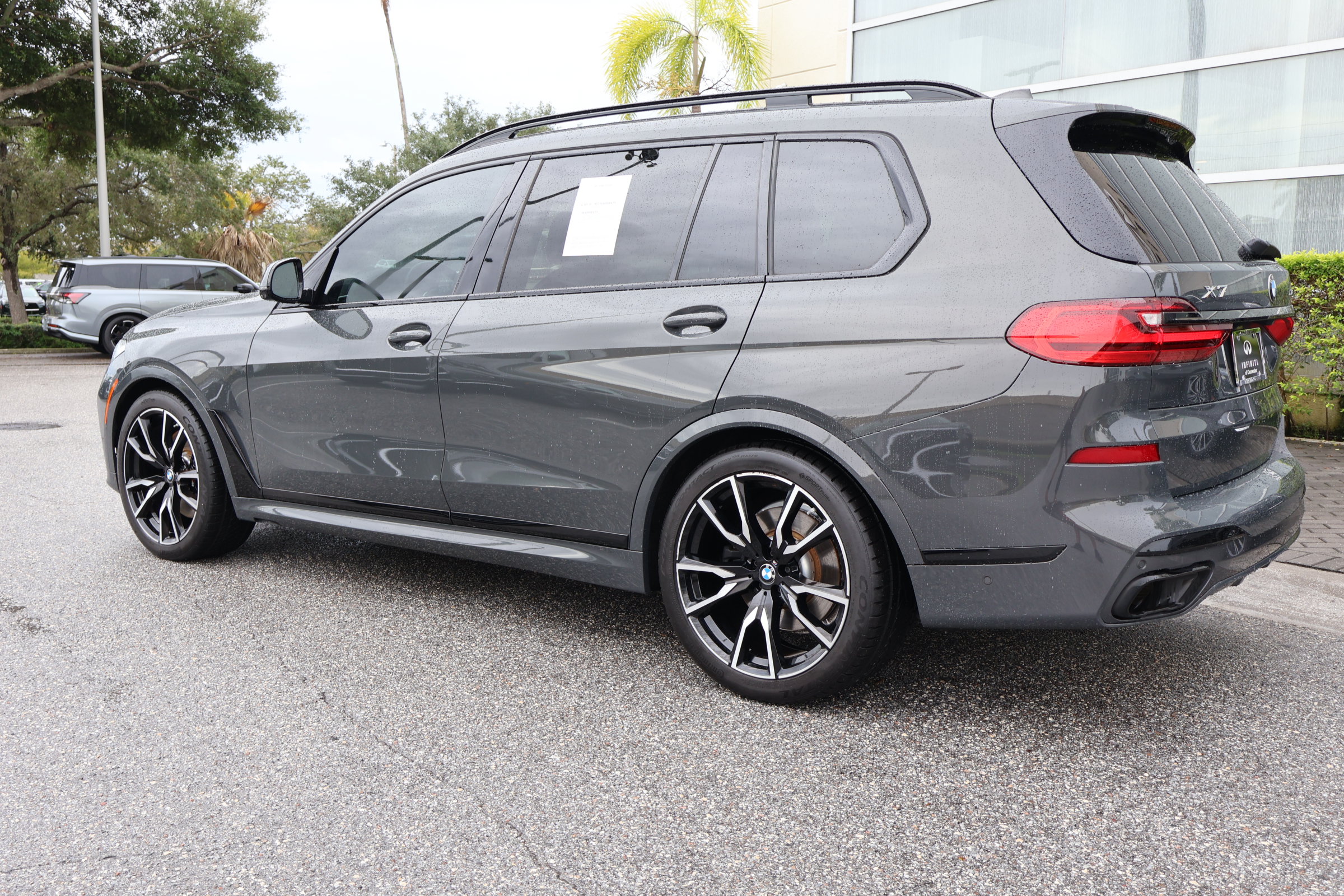Used 2022 BMW X7 xDrive40i w/ M Sport Package AWD/4WD image 7