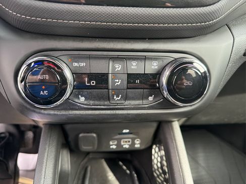 Used 2023 Chevrolet TrailBlazer ACTIV w/ Technology Package AWD/4WD image 38