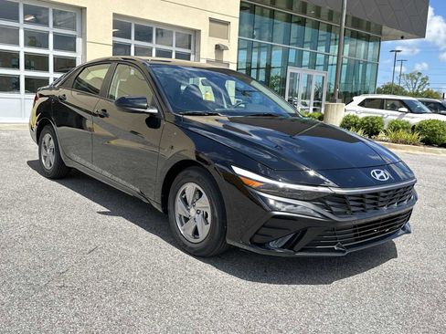New 2026 Hyundai Elantra SE image 2