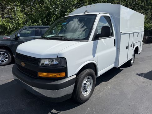 New 2025 Chevrolet Express 3500 w/ Power Convenience Package RWD image 4