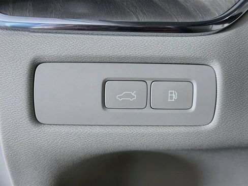 Certified 2023 Volvo XC60 T8 Plus w/ Protection Package Premier AWD/4WD image 10