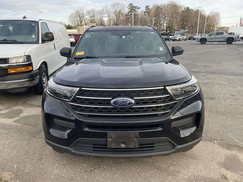 Used 2020 Ford Explorer XLT RWD image 2