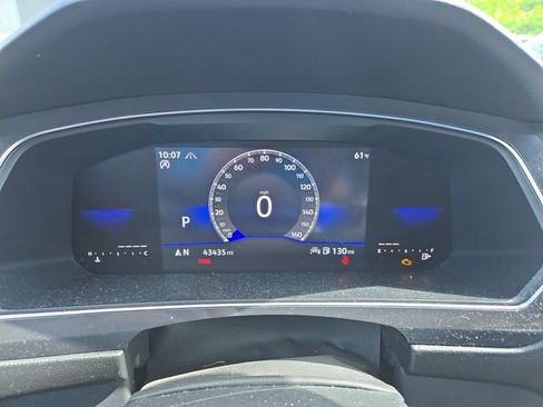 Used 2023 Volkswagen Tiguan SE w/ Panoramic Sunroof Package AWD/4WD image 9