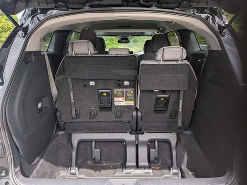 Used 2025 Toyota Sienna LE w/ LE Plus Package FWD image 29