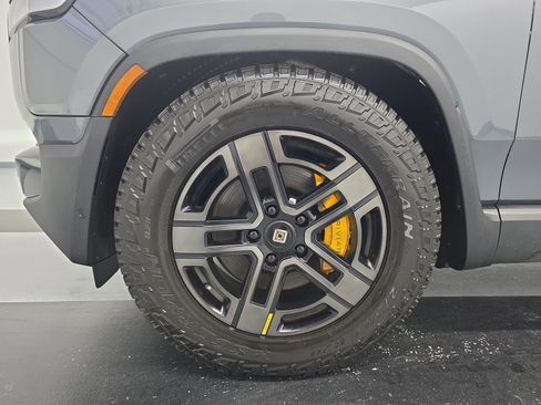 Used 2023 Rivian R1S Adventure image 9