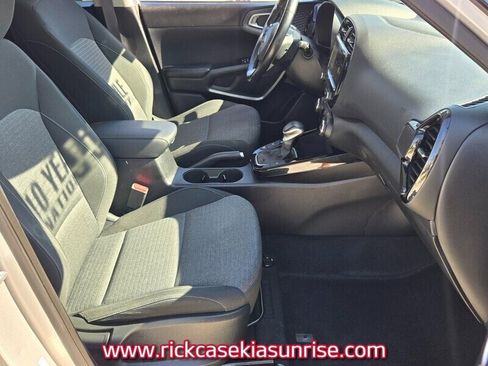 Used 2020 Kia Soul EX image 18