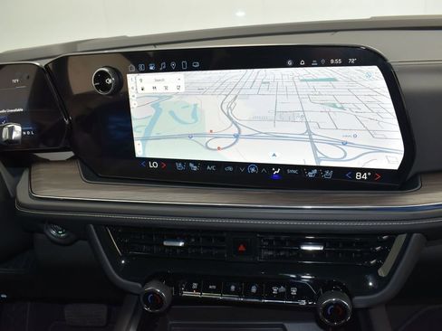 New 2025 Chevrolet Suburban Premier image 28