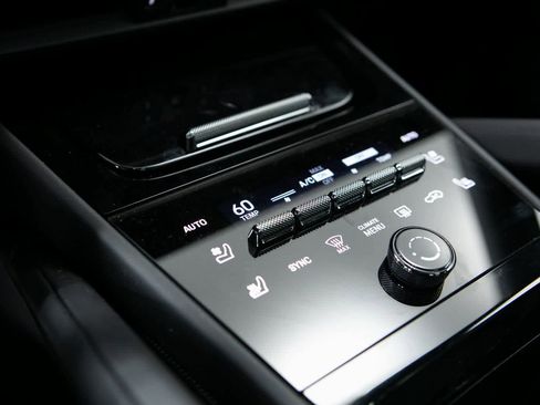 Used 2025 Porsche Cayenne S AWD/4WD image 22