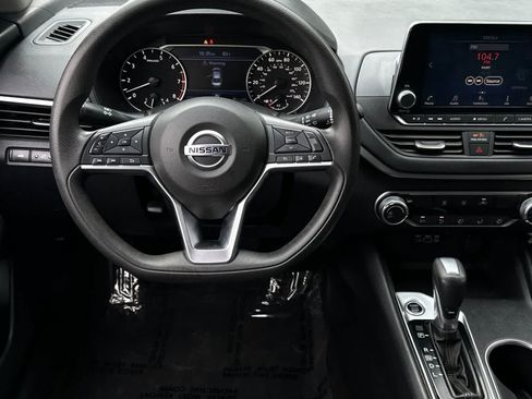 Used 2022 Nissan Altima 2.5 SV FWD image 15